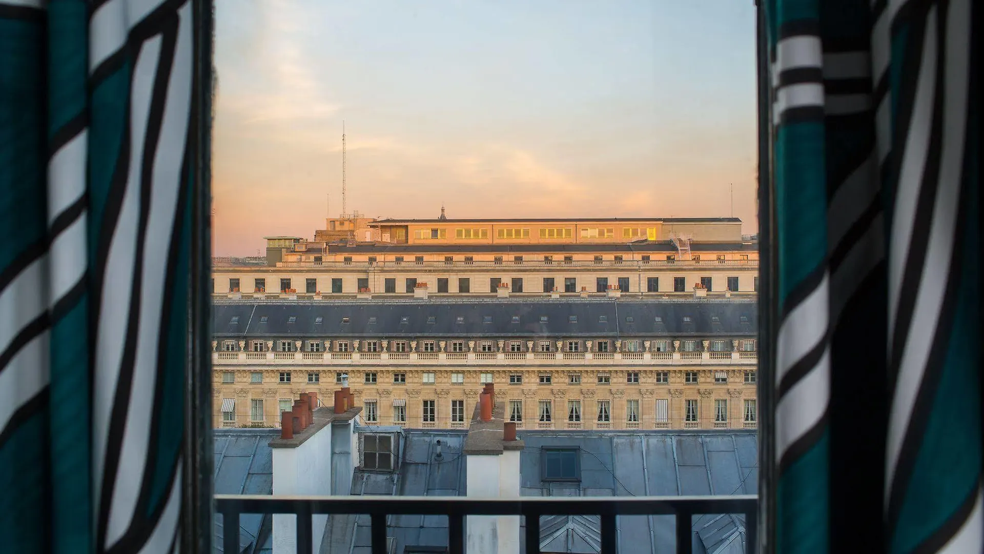 Louvre Piemont Hotel Paris